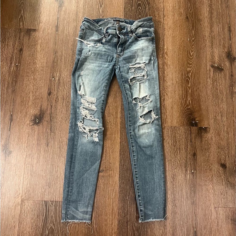 American Eagle Distressed Blue Jeans. Size 2. Super Super Stretch.
